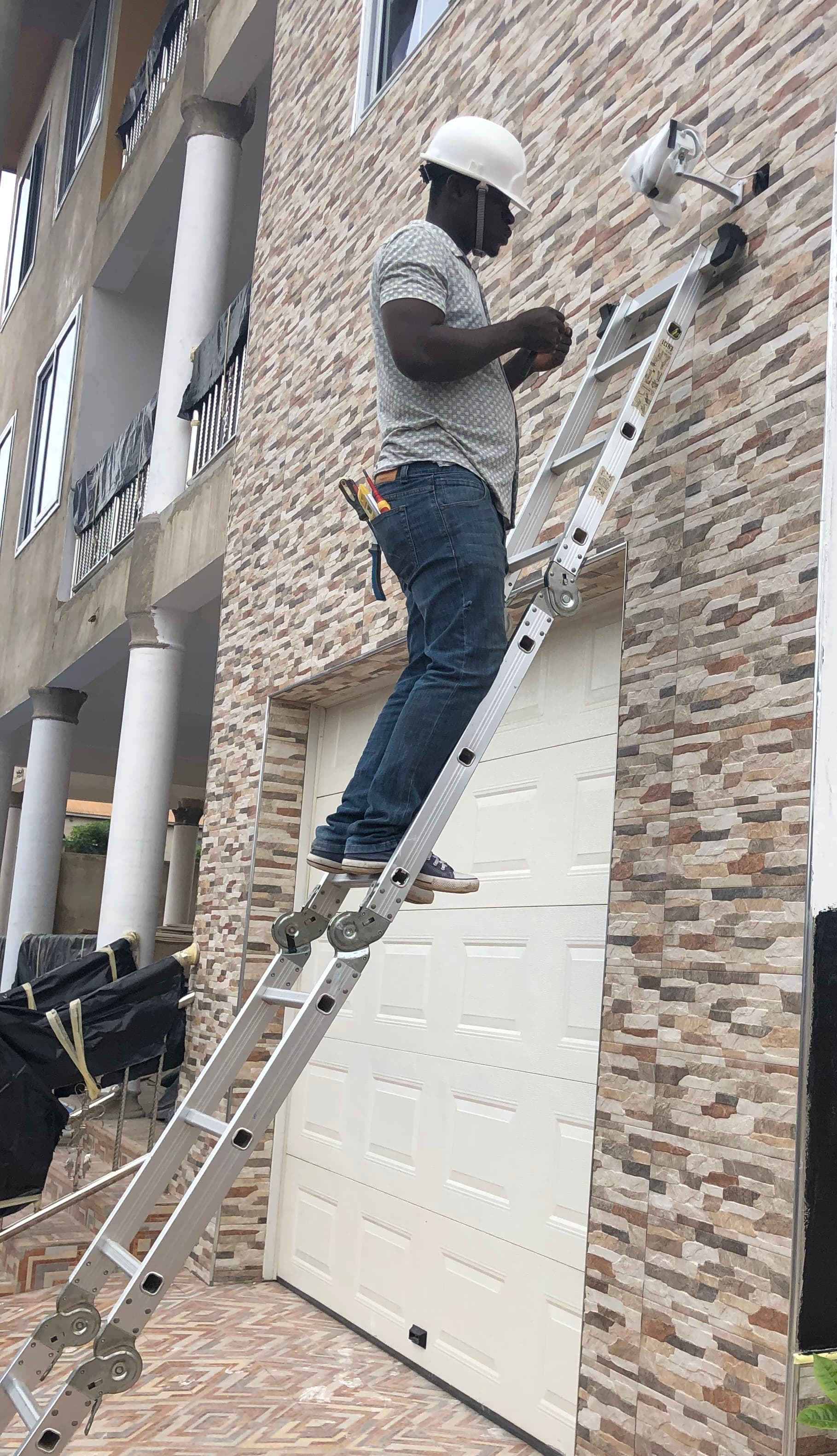 MicroFuse installer fitting a camera on site